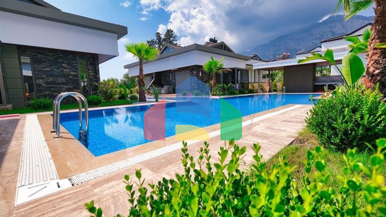 Таунхаус  планировки 3+1 в районе Кемер - Анталия