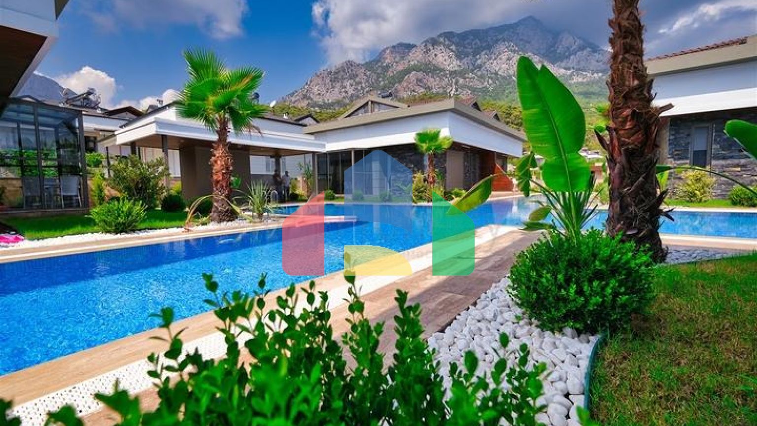 Таунхаус  планировки 3+1 в районе Кемер - Анталия