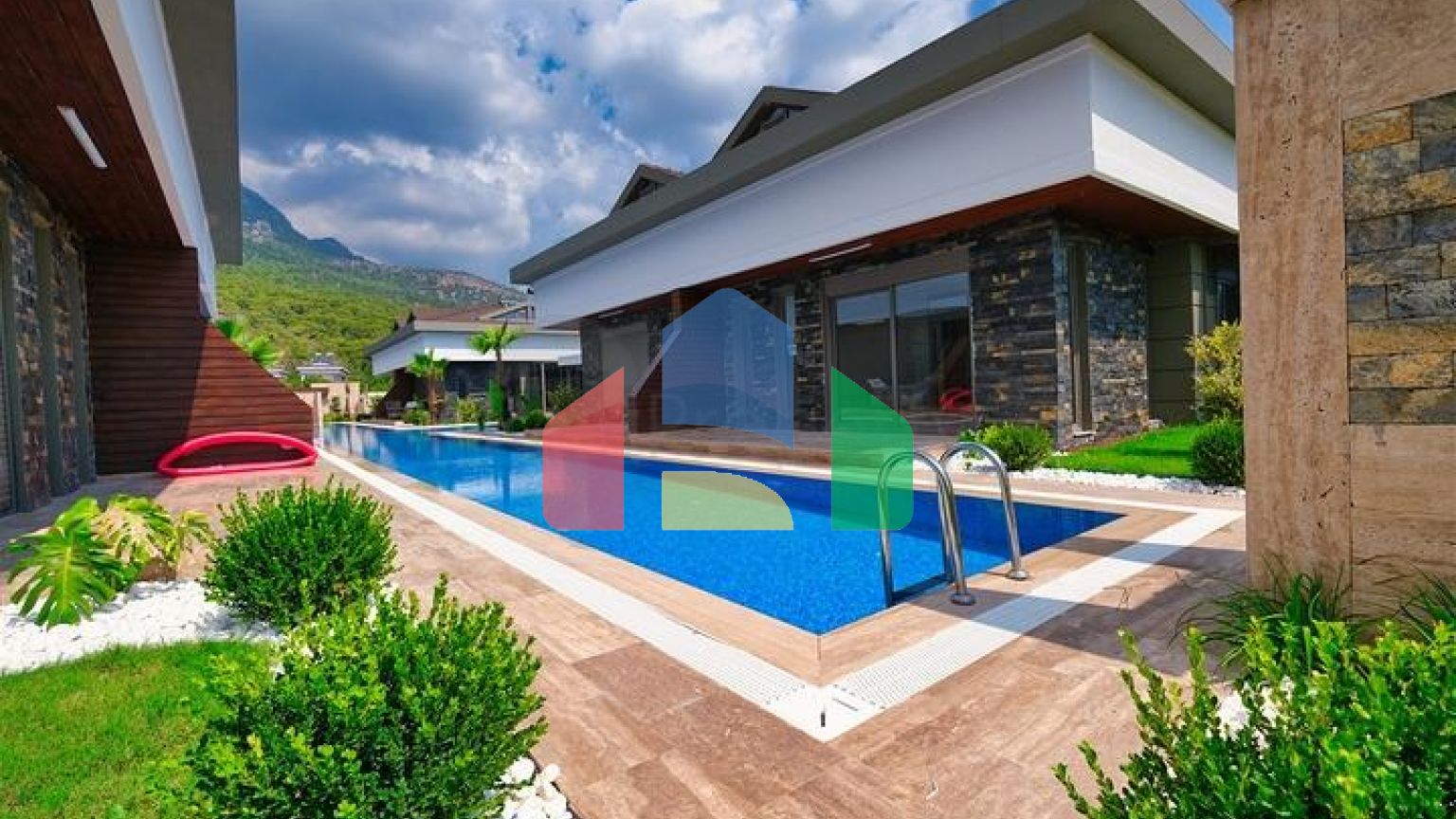 Таунхаус  планировки 3+1 в районе Кемер - Анталия