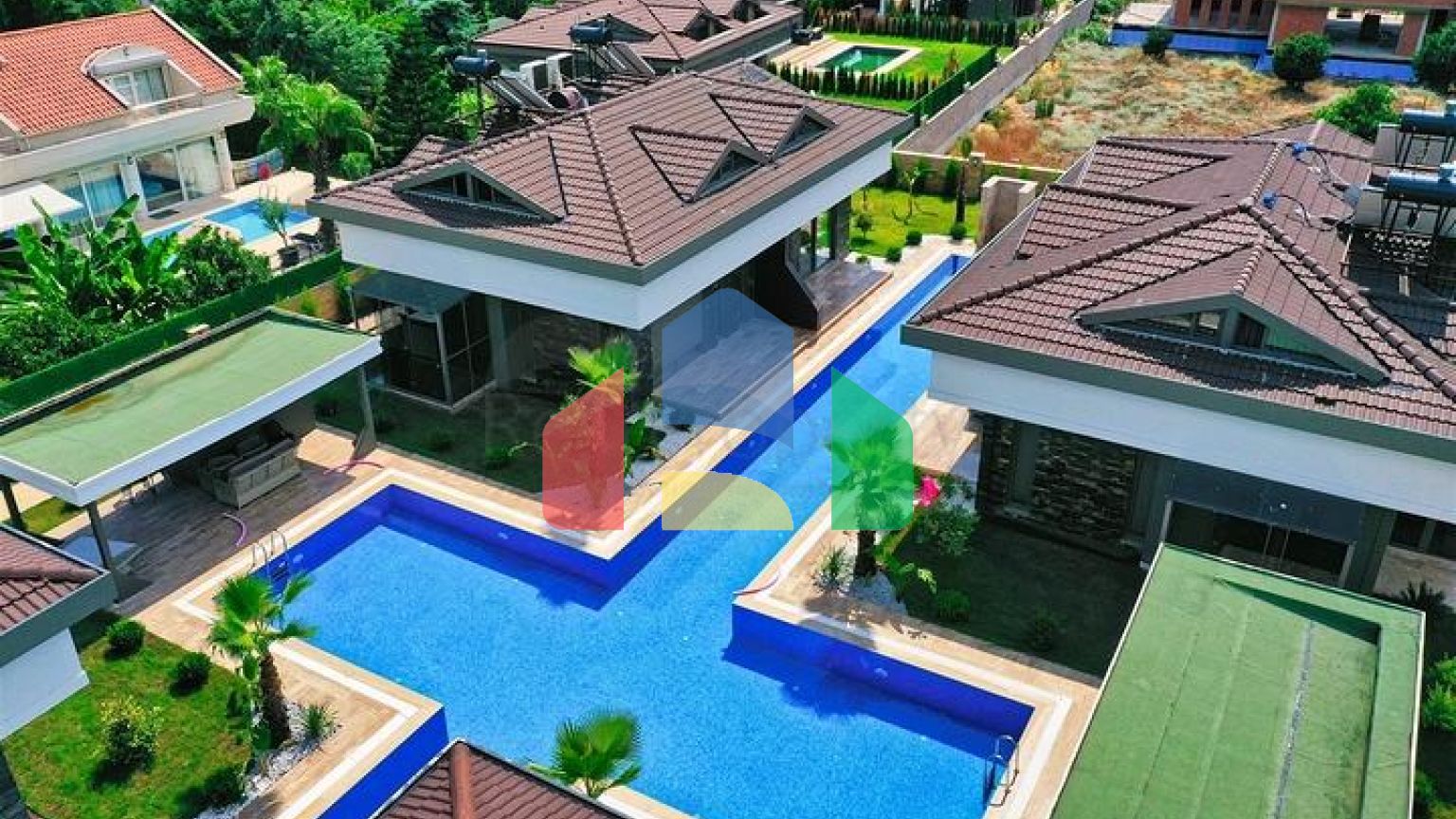 Таунхаус  планировки 3+1 в районе Кемер - Анталия