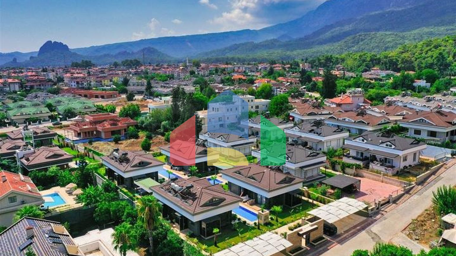 Таунхаус  планировки 3+1 в районе Кемер - Анталия