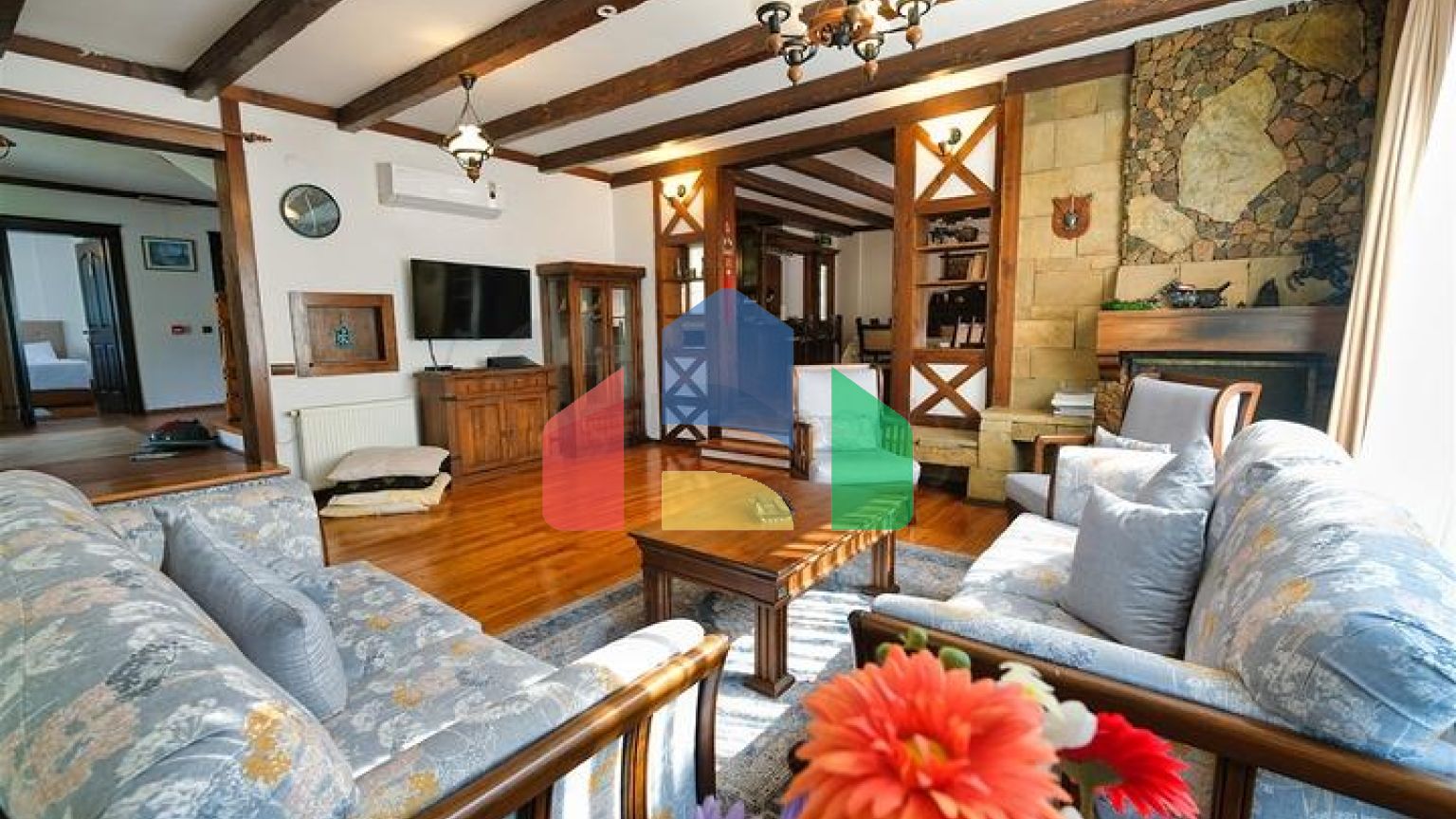 Вилла планировки 6+1 в районе Кемер - Анталия