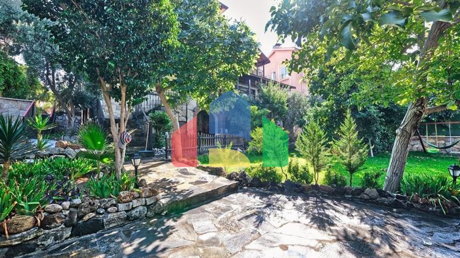 Вилла планировки 6+1 в районе Кемер - Анталия