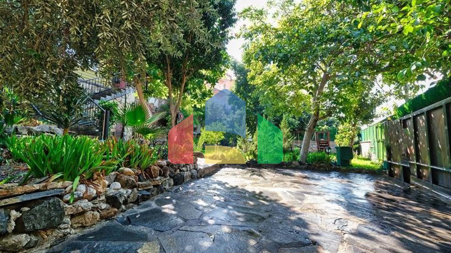 Вилла планировки 6+1 в районе Кемер - Анталия