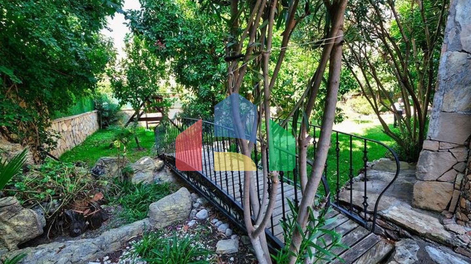 Вилла планировки 6+1 в районе Кемер - Анталия