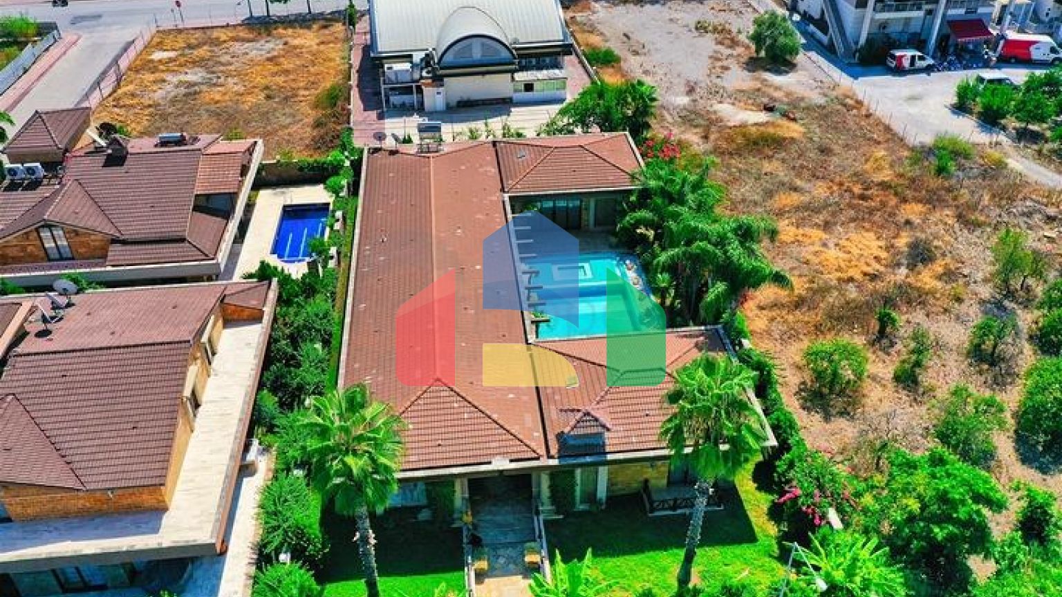 Вилла планировки 5+1 в районе Кемер - Анталия