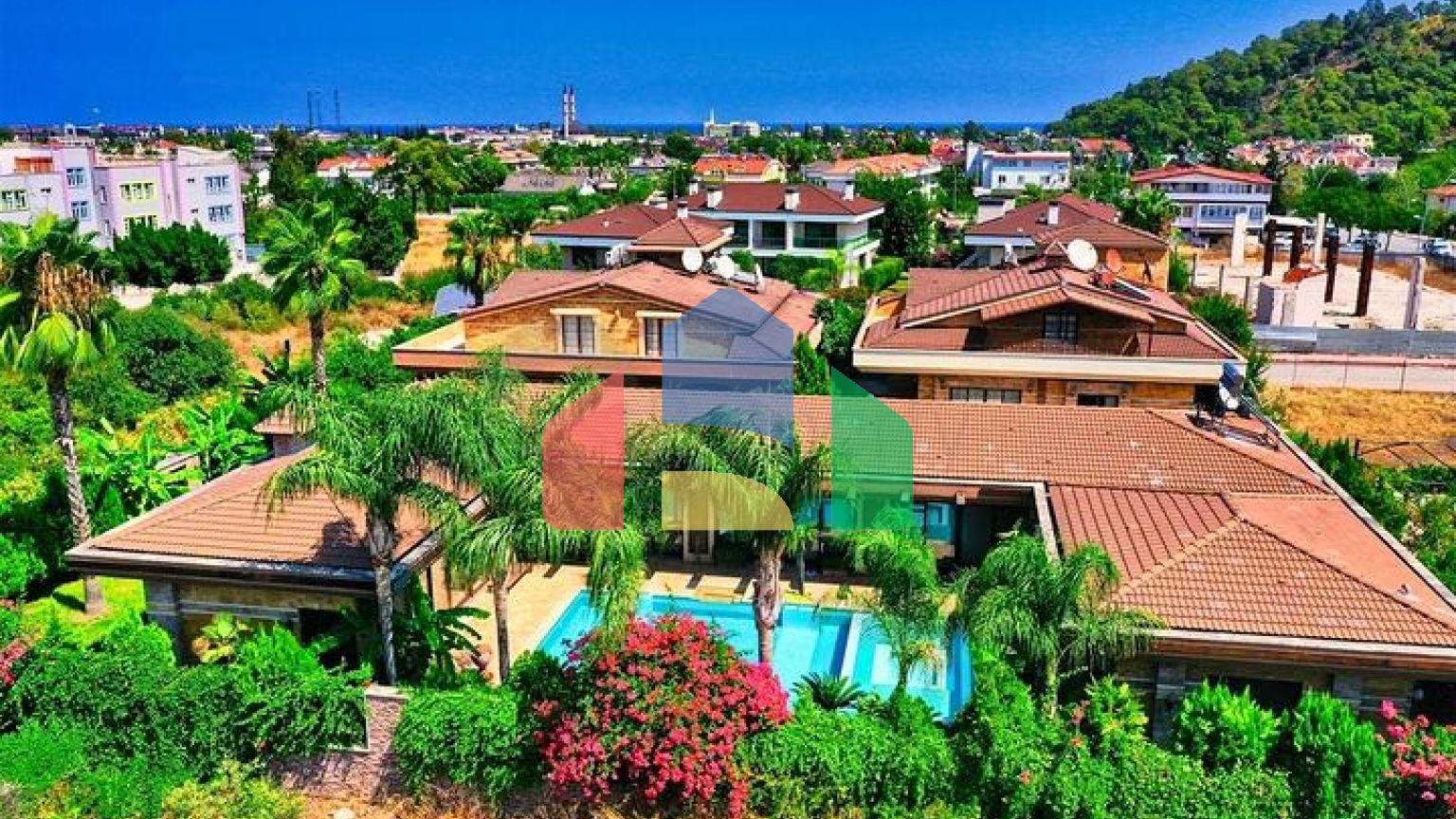 Вилла планировки 5+1 в районе Кемер - Анталия