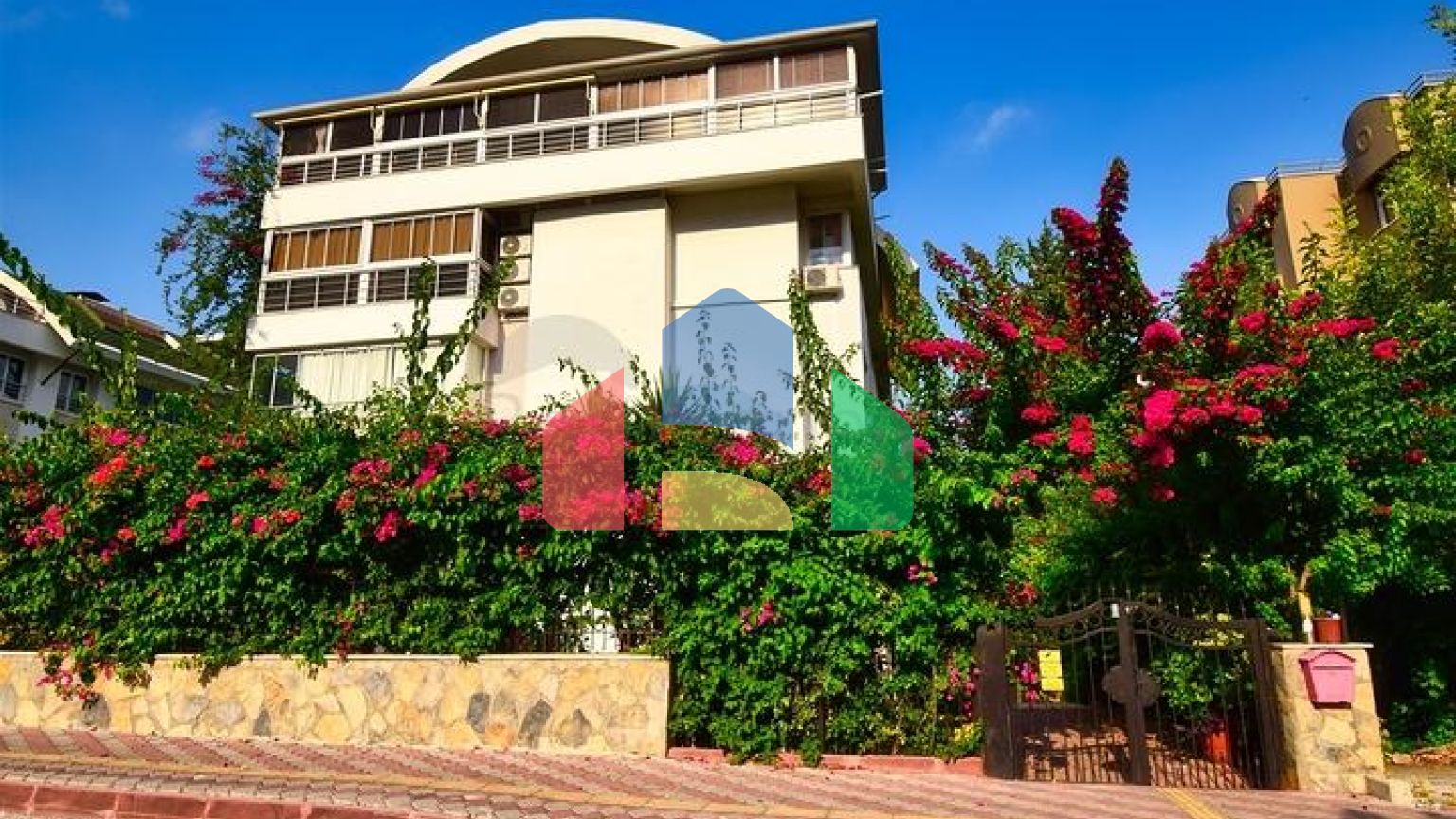 Квартира планировки 4+1 дуплекс в районе Кемер - Анталия