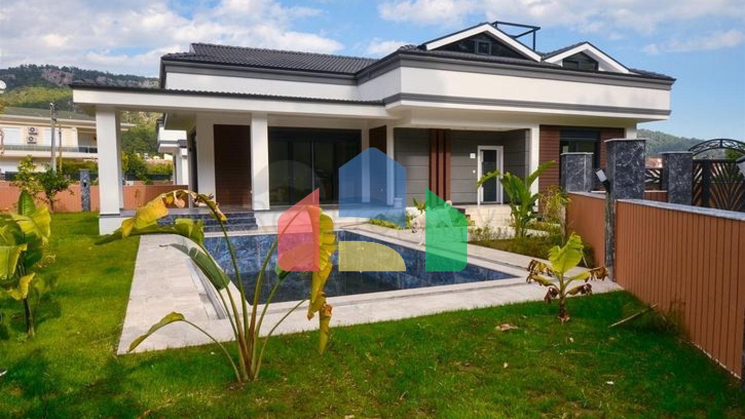 Виллы планировки 4+2 и 9+3 в районе Кемер - Анталия