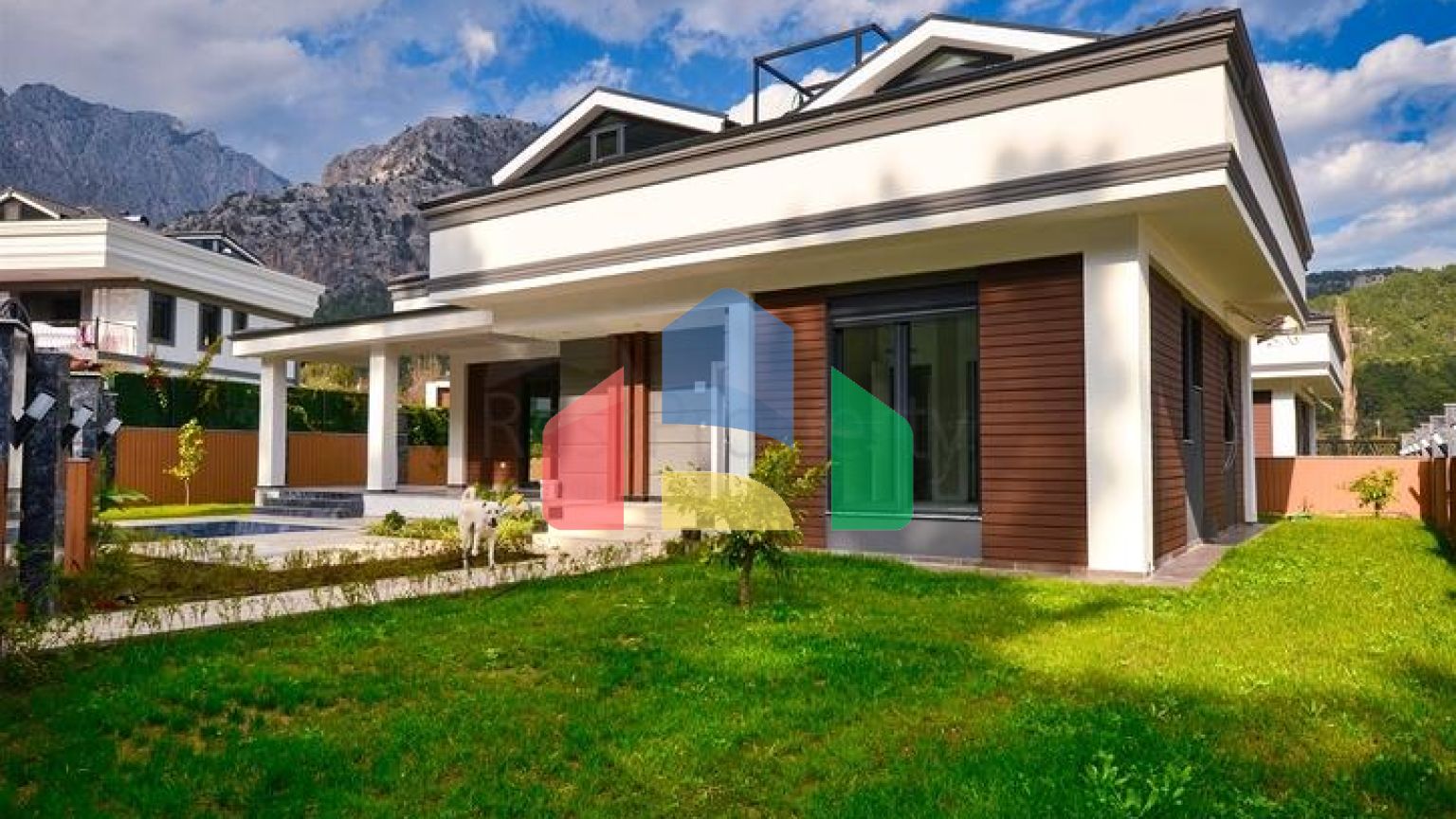 Виллы планировки 4+2 и 9+3 в районе Кемер - Анталия