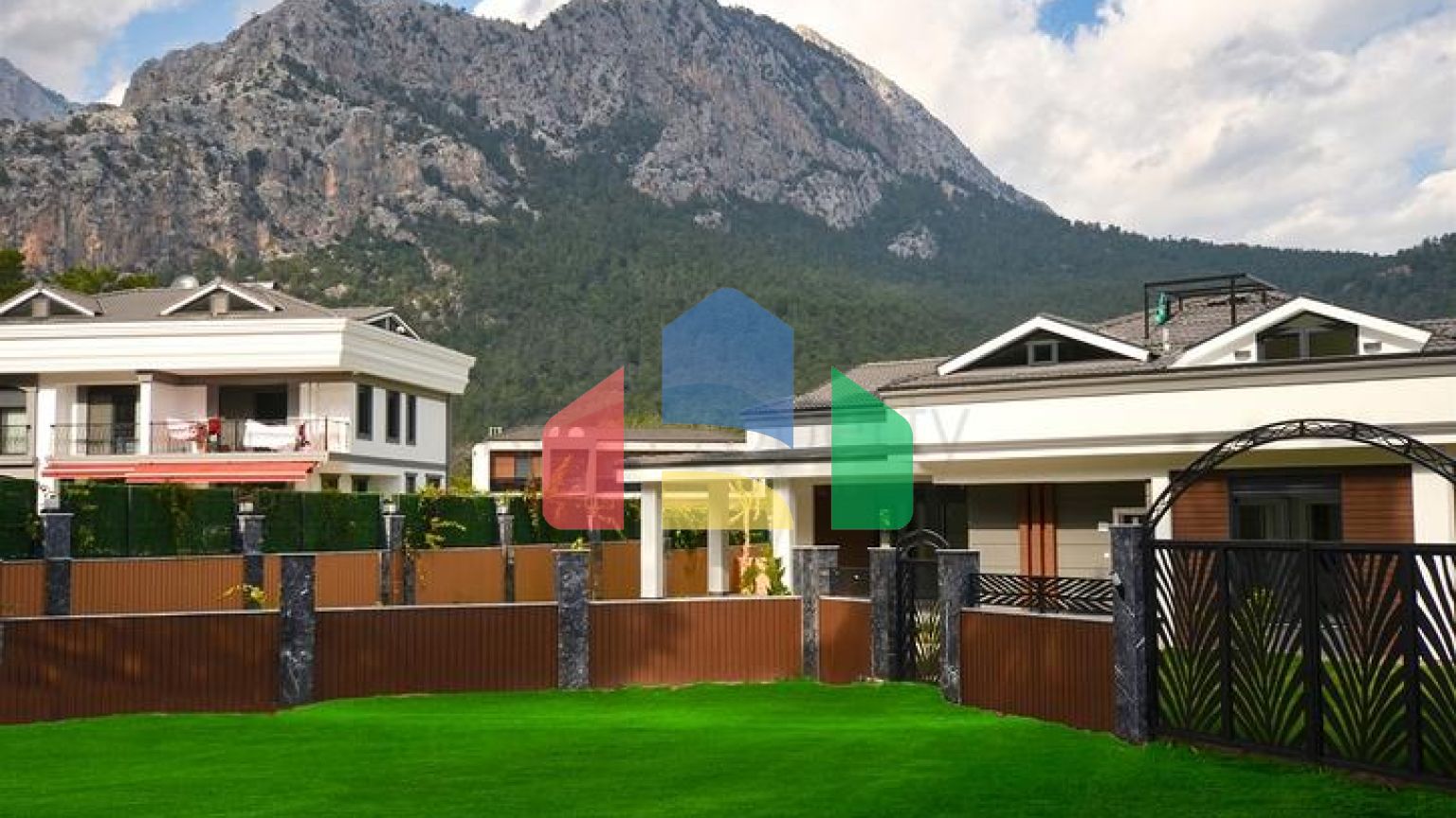 Виллы планировки 4+2 и 9+3 в районе Кемер - Анталия