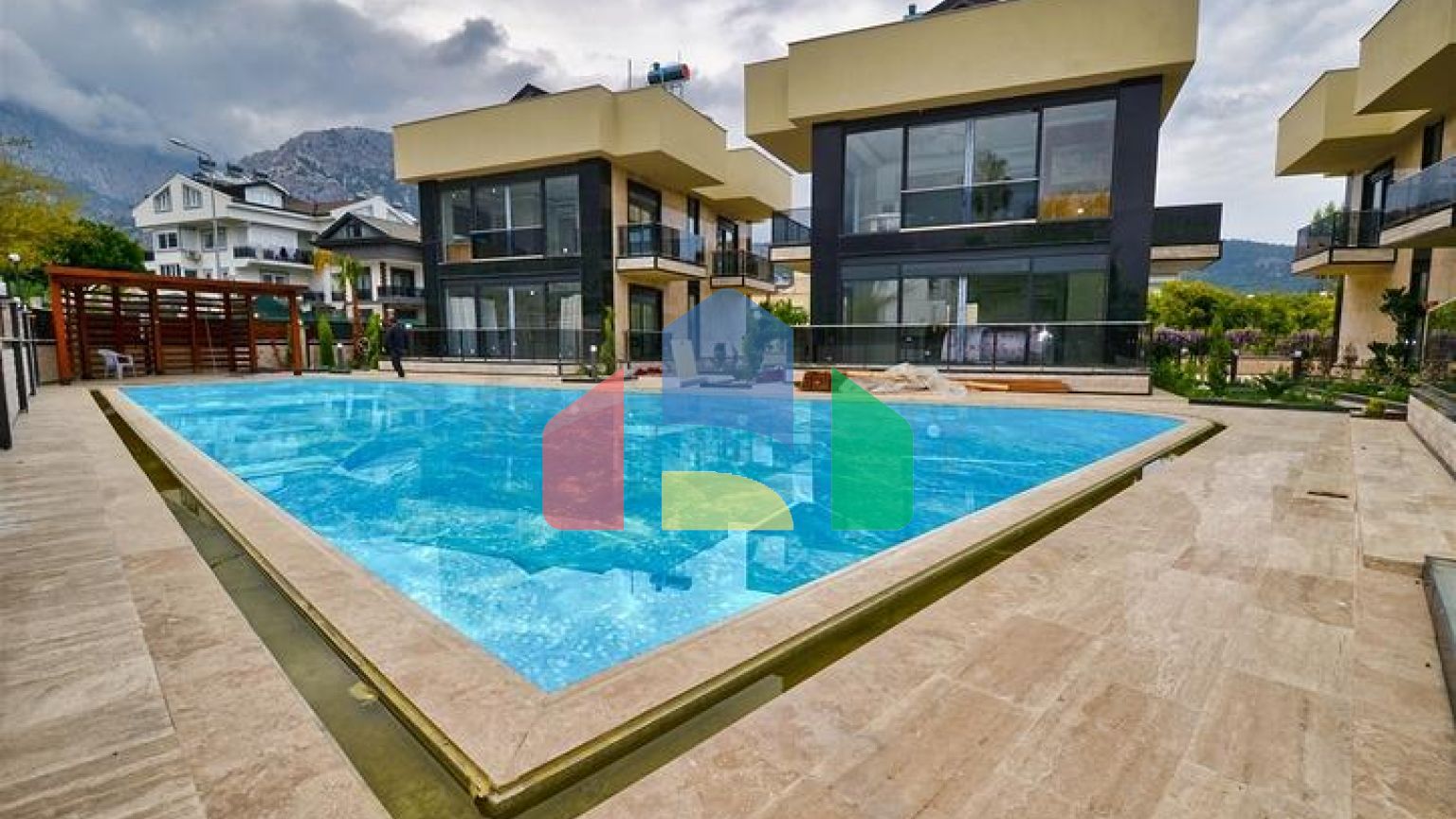 Вілли планування 4 + 1 в районі Кемер - Анталія