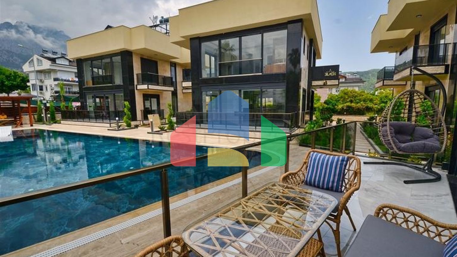 Вілли планування 4 + 1 в районі Кемер - Анталія