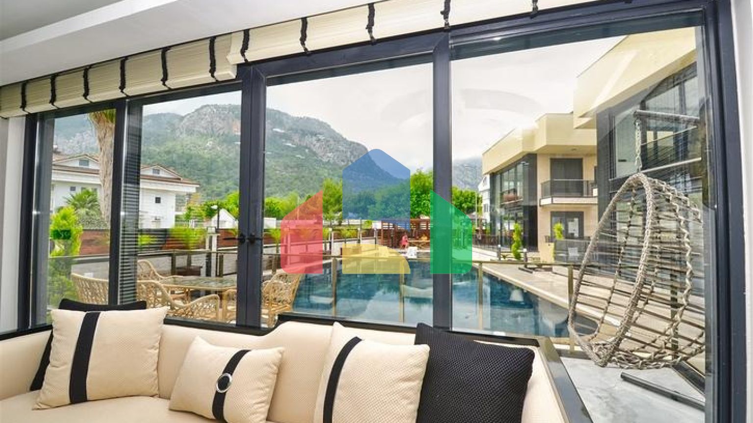 Вілли планування 4 + 1 в районі Кемер - Анталія