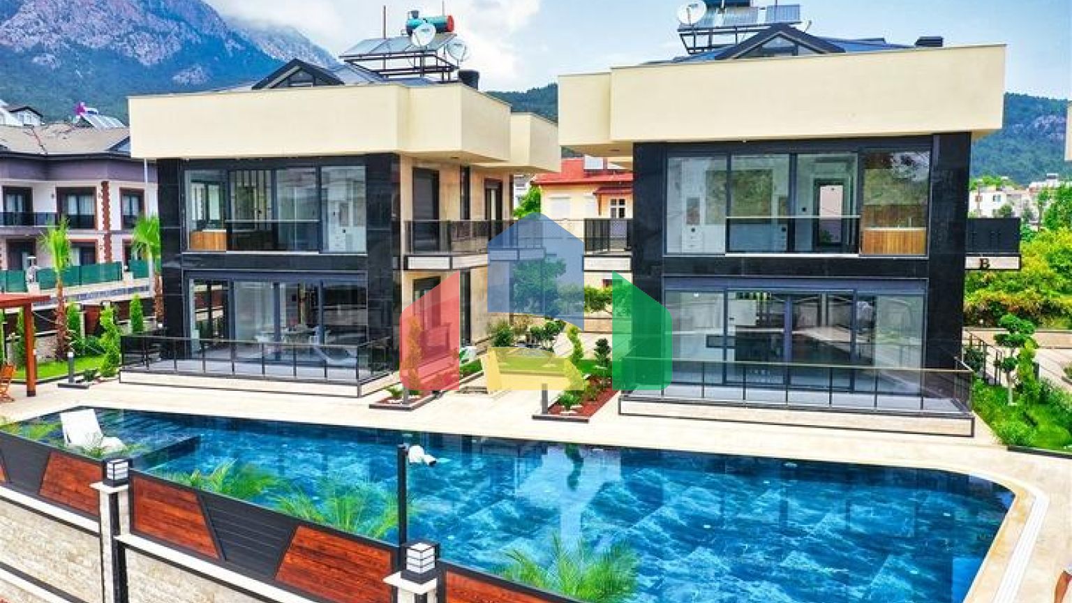 Вілли планування 4 + 1 в районі Кемер - Анталія