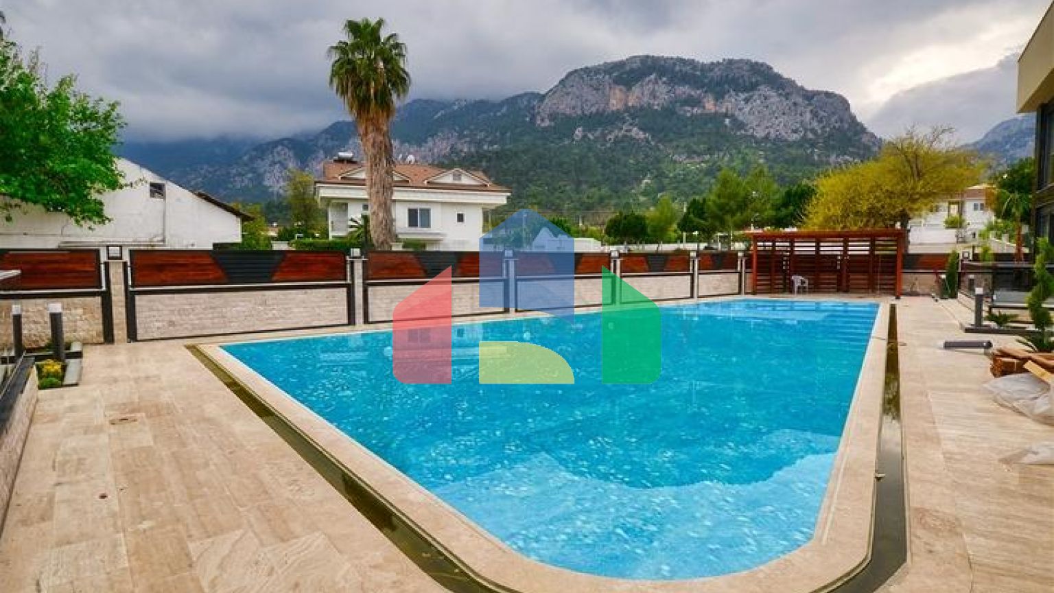 Вілли планування 4 + 1 в районі Кемер - Анталія