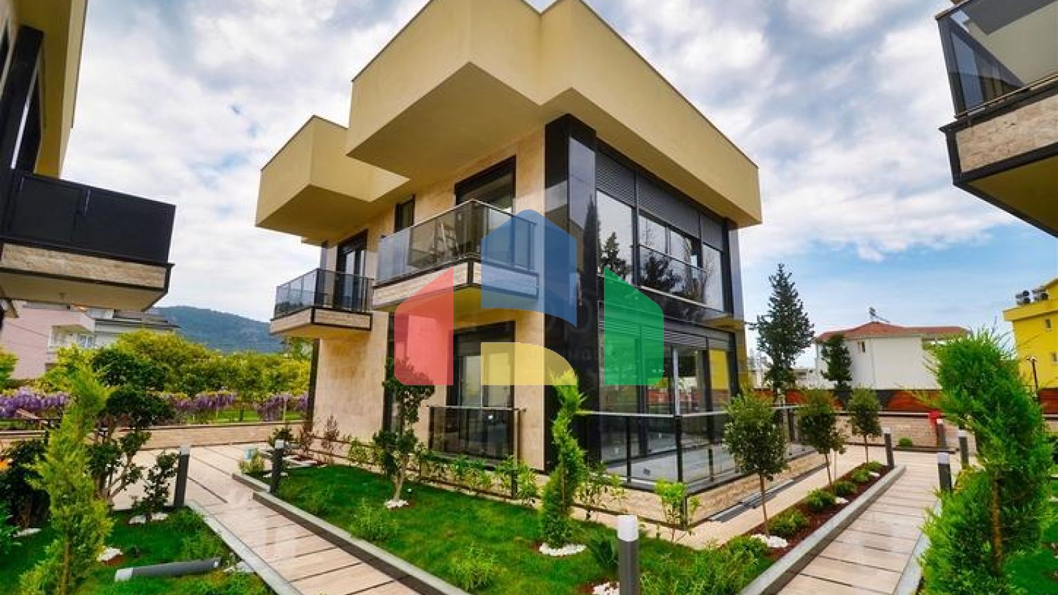 Вілли планування 4 + 1 в районі Кемер - Анталія