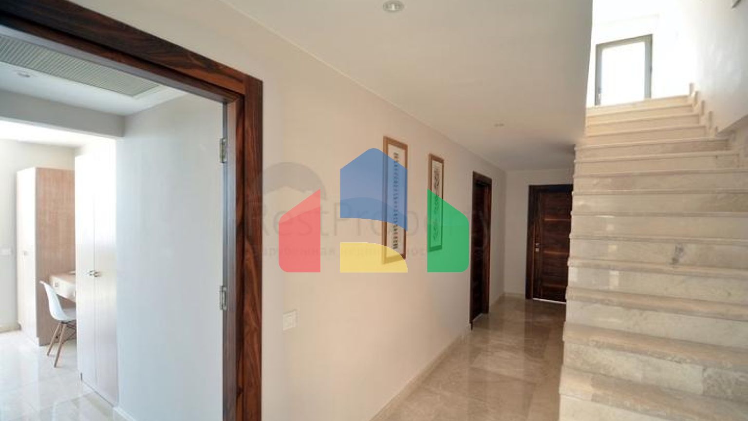 Великолепная вилла с видом на море в Калкане