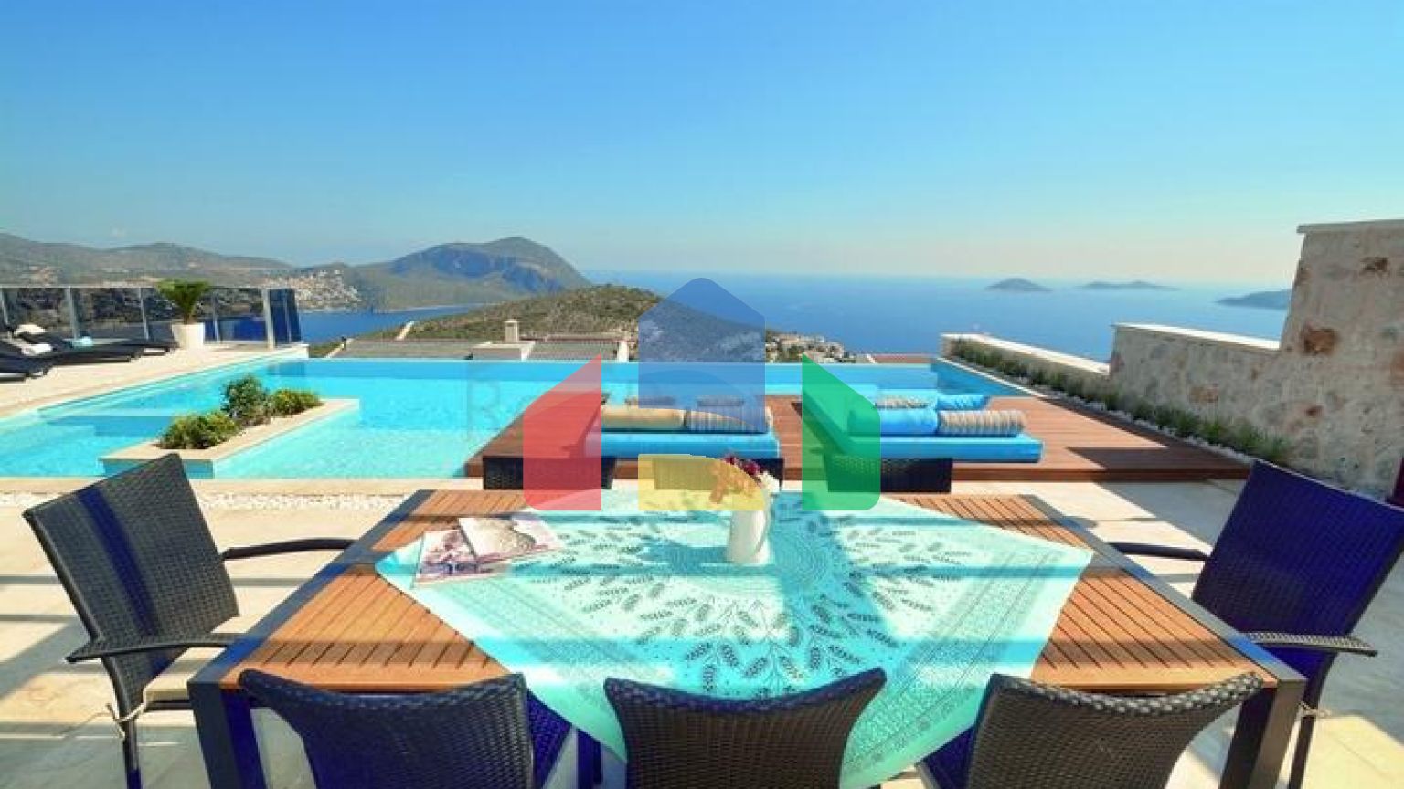 Великолепная вилла с видом на море в Калкане