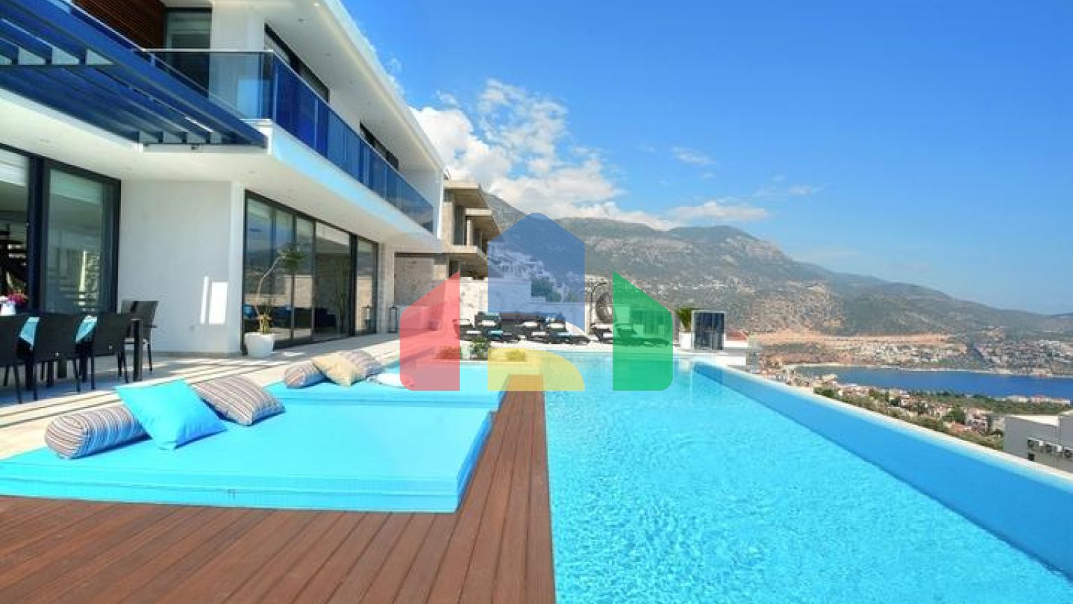 Великолепная вилла с видом на море в Калкане