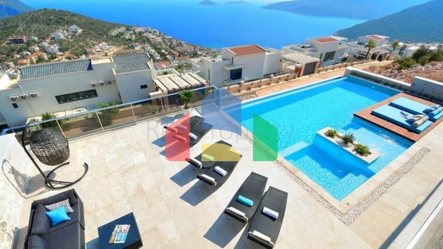 Великолепная вилла с видом на море в Калкане