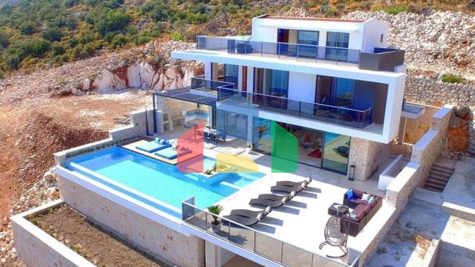 Великолепная вилла с видом на море в Калкане