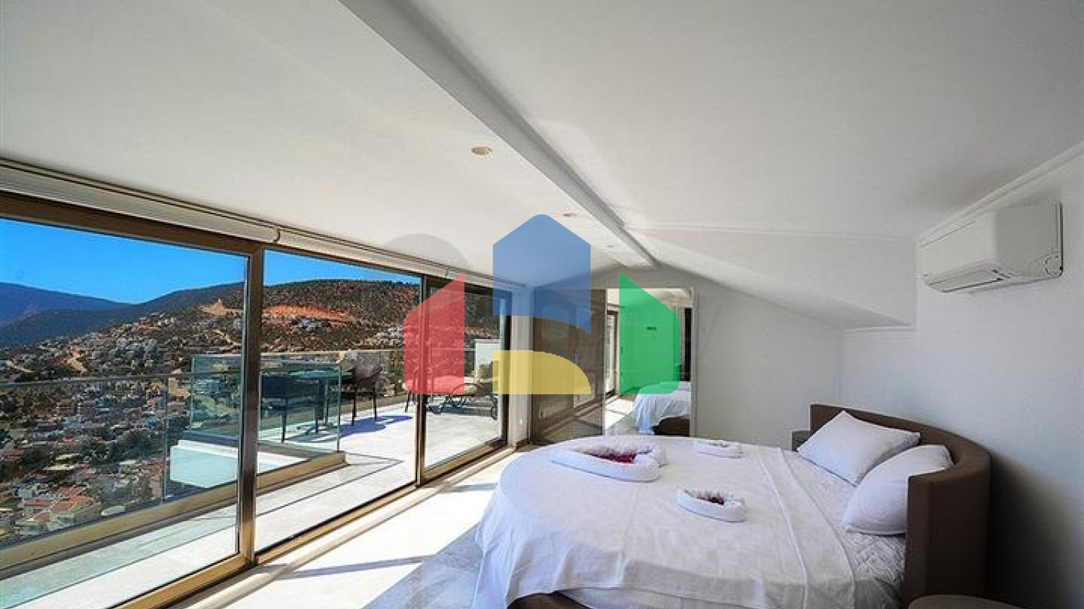 Приватна вілла 5 + 1 у Калкані з видом на море та острови