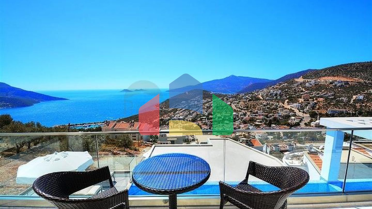 Приватна вілла 5 + 1 у Калкані з видом на море та острови