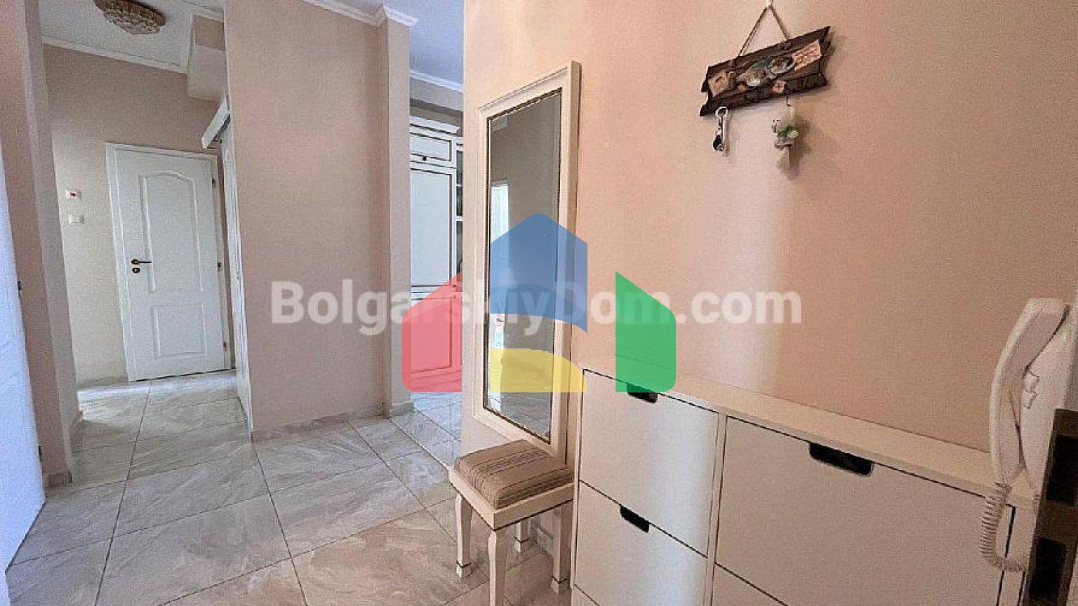 Чотирикімнатна квартира в Izida Palace