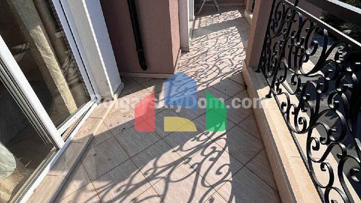 Чотирикімнатна квартира в Izida Palace