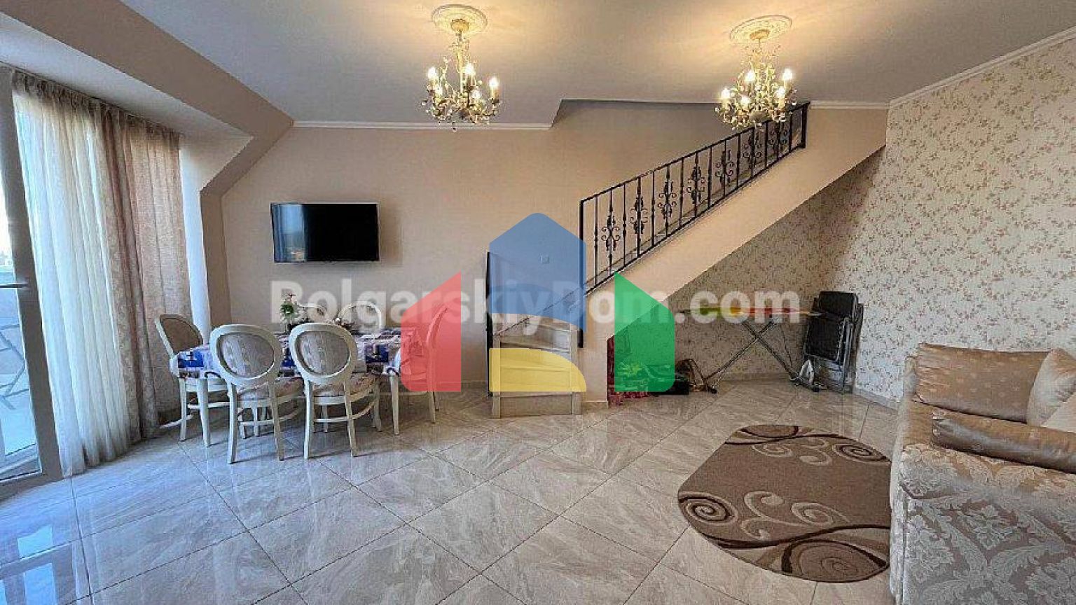 Чотирикімнатна квартира в Izida Palace