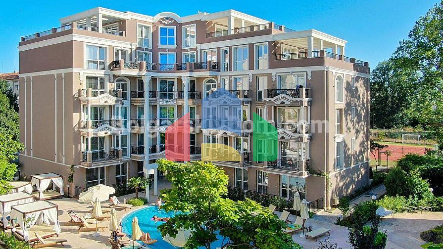 Чотирикімнатна квартира в Izida Palace