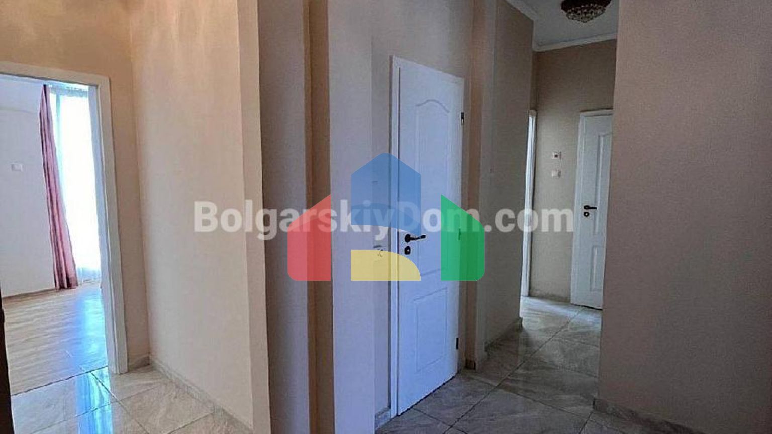 Чотирикімнатна квартира в Izida Palace