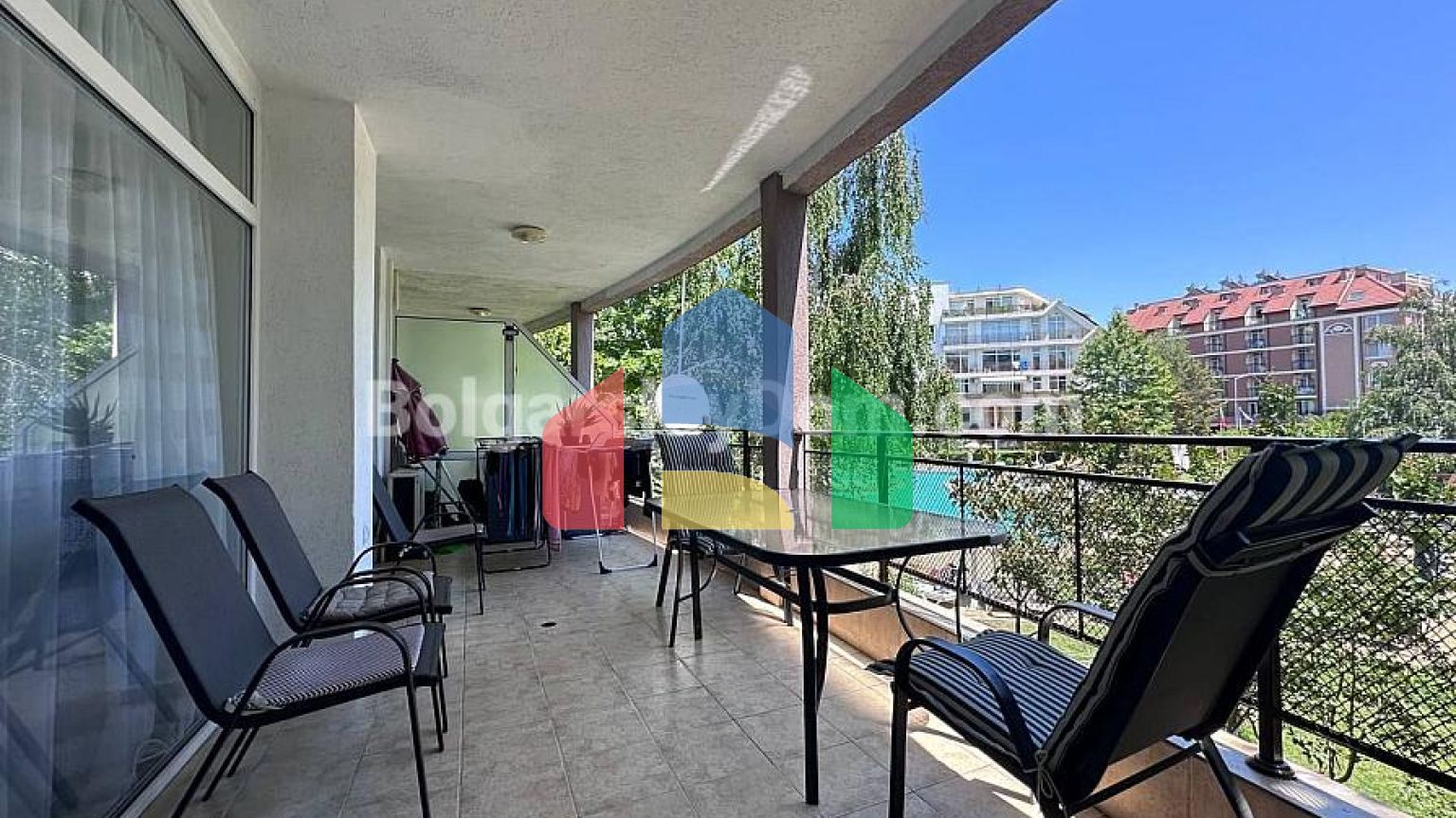 Трехкомнатная квартира в Сан Вилладж