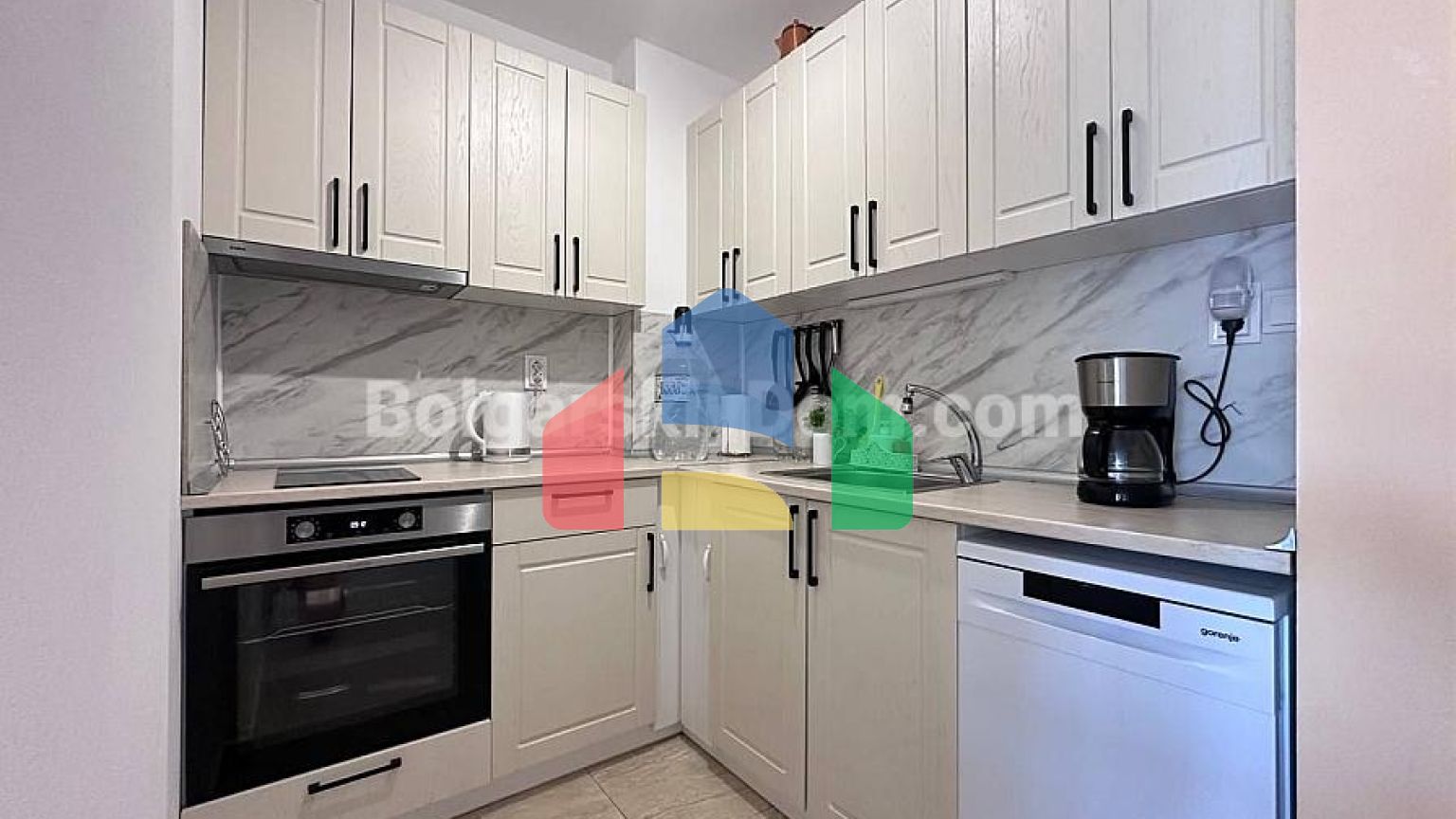 Трехкомнатная квартира в Сан Вилладж