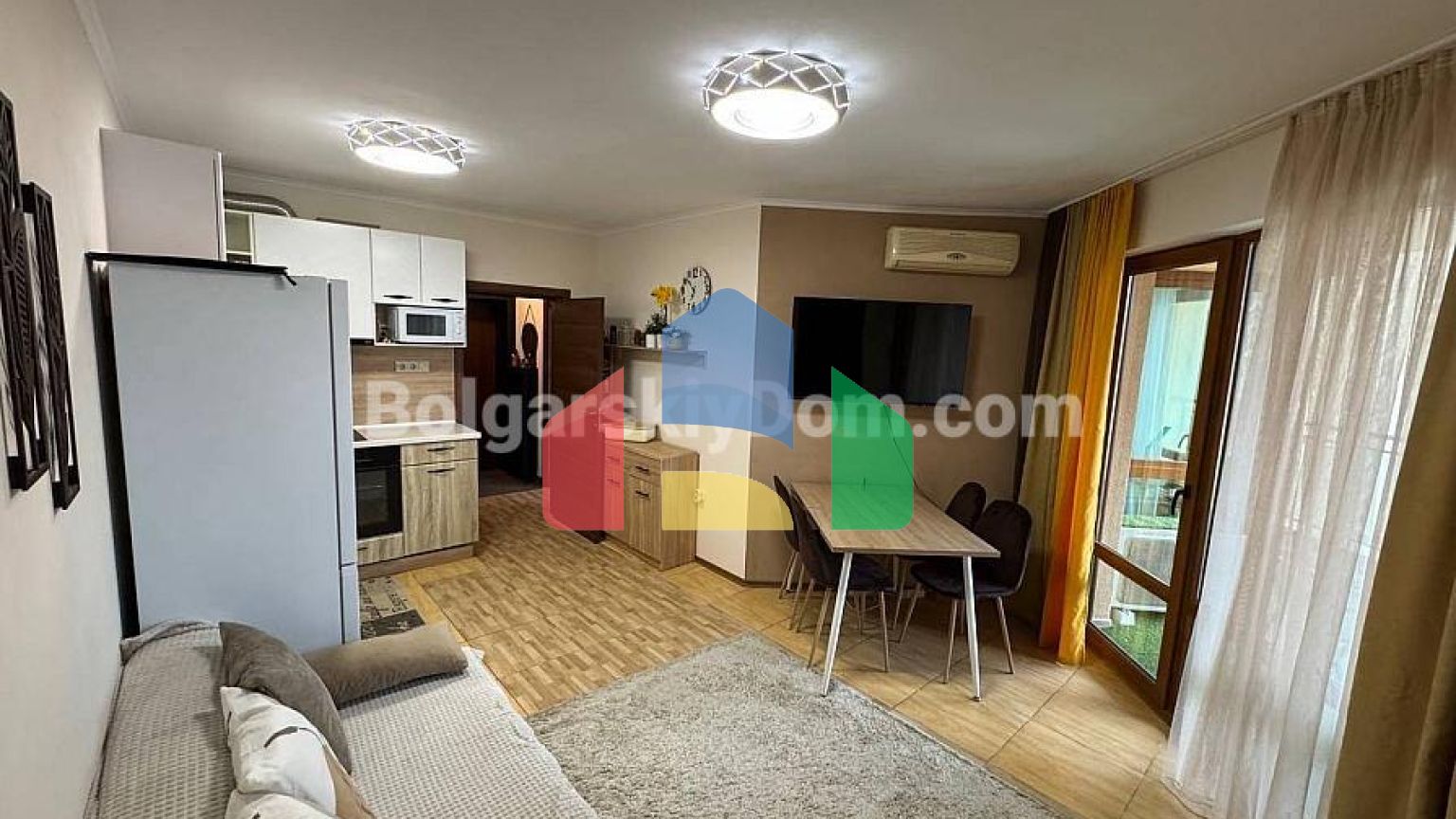 Трехкомнатная квартира в Амадеус 1