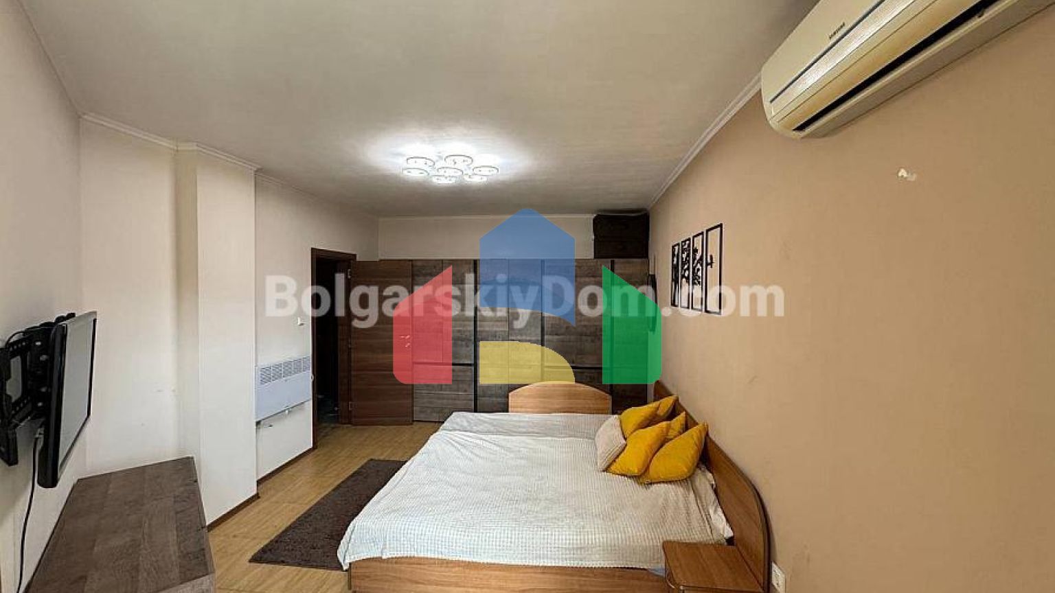 Трехкомнатная квартира в Амадеус 1