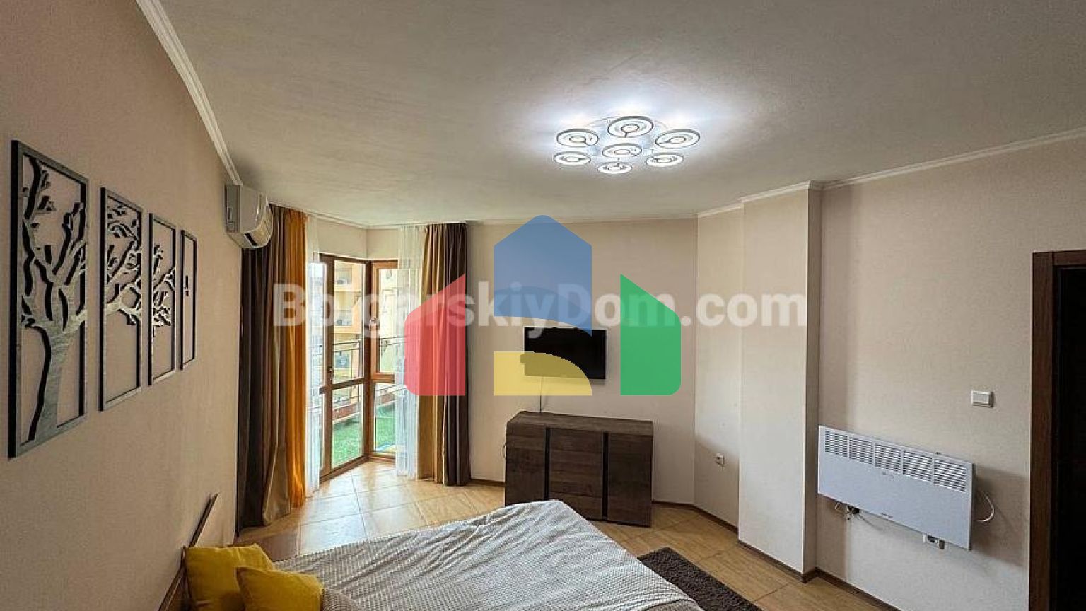 Трехкомнатная квартира в Амадеус 1