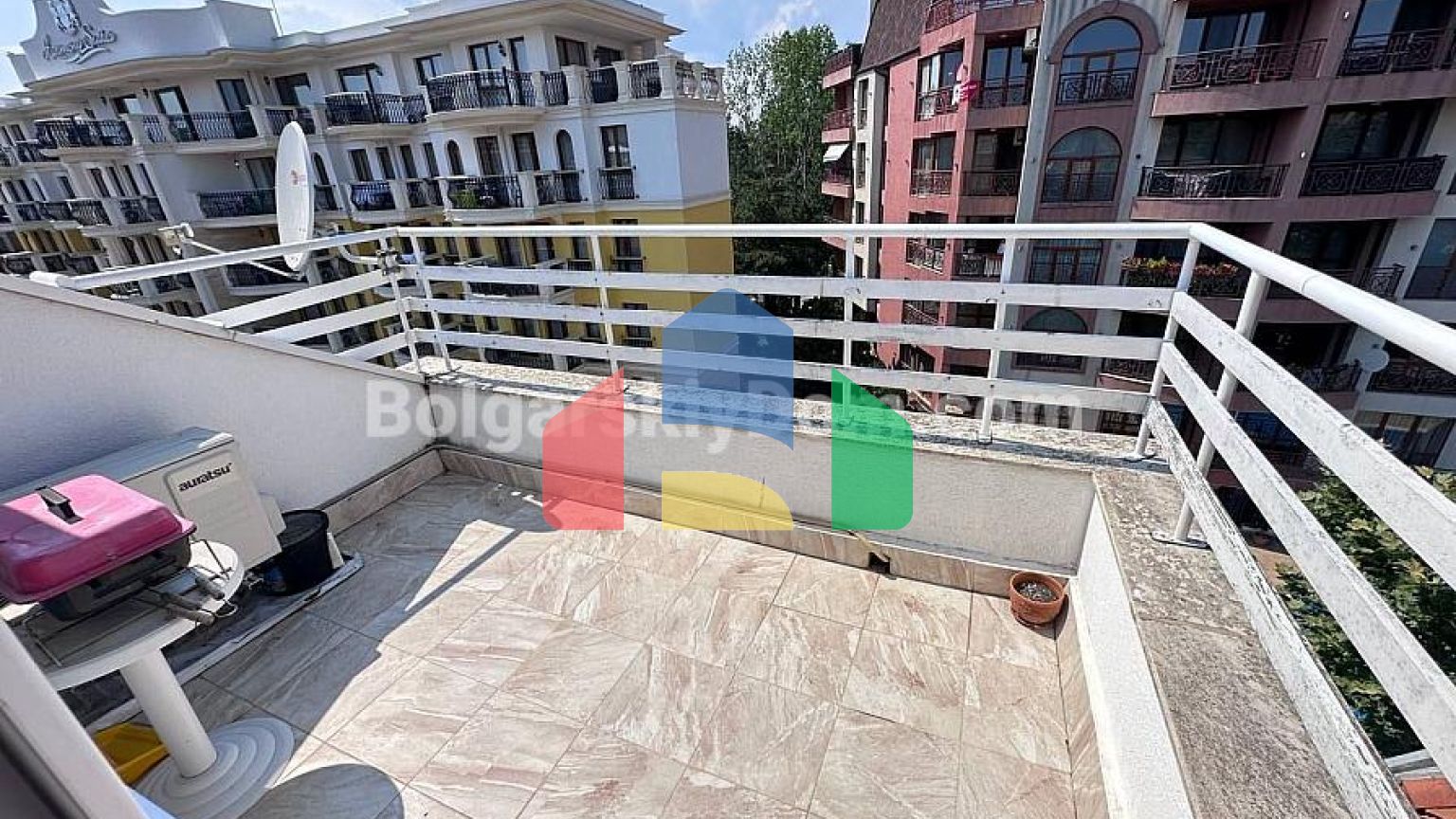 Трикімнатна квартира в Робінзон