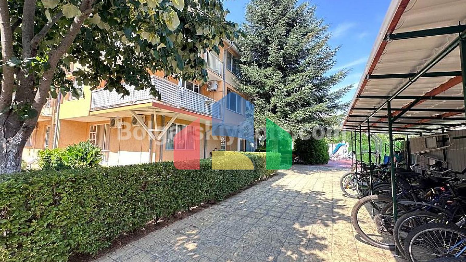 Трикімнатна квартира в Робінзон