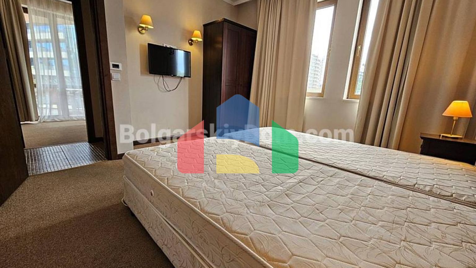 Трехкомнатная квартира в Барсело Роял Бич