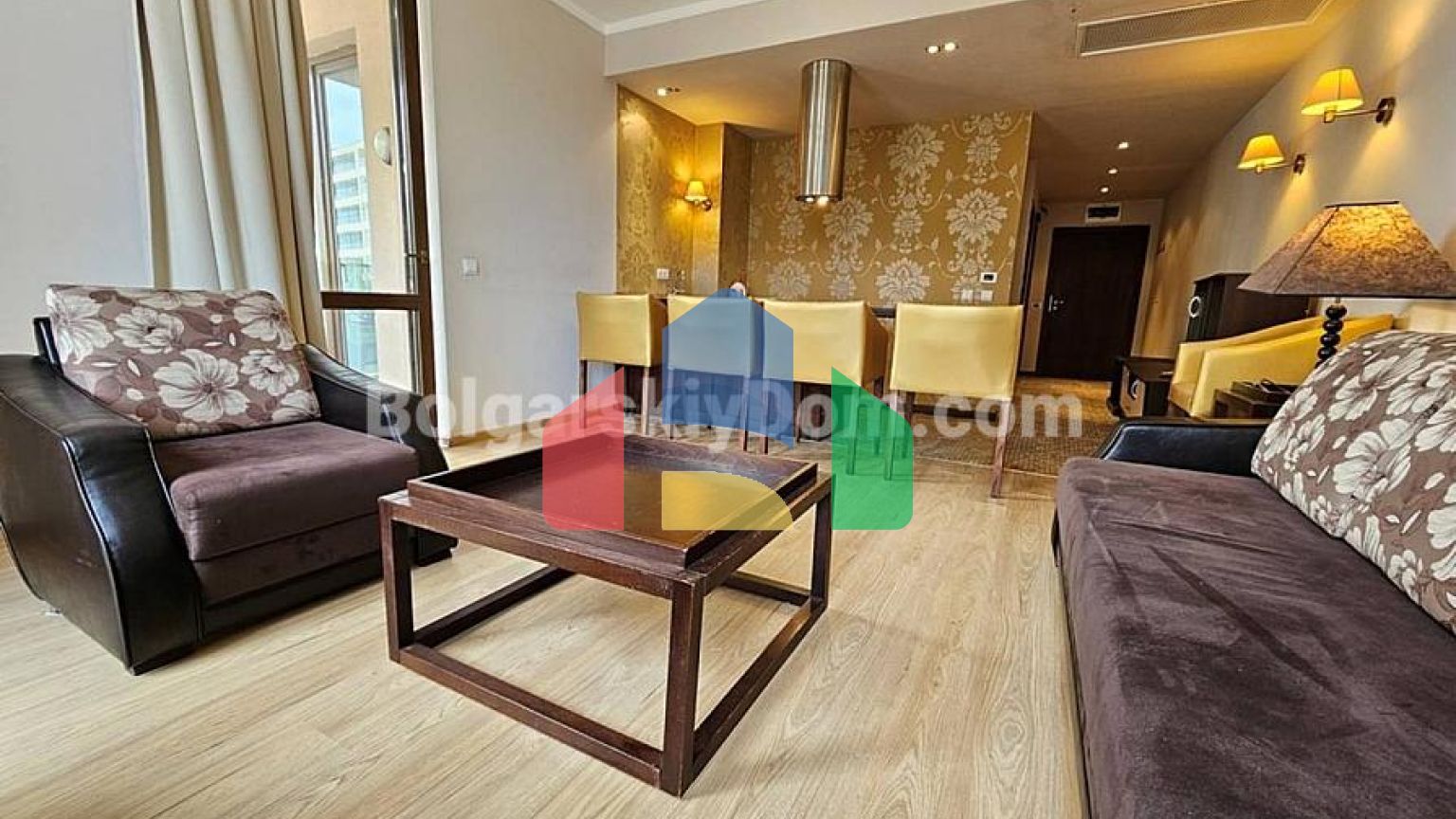 Трехкомнатная квартира в Барсело Роял Бич