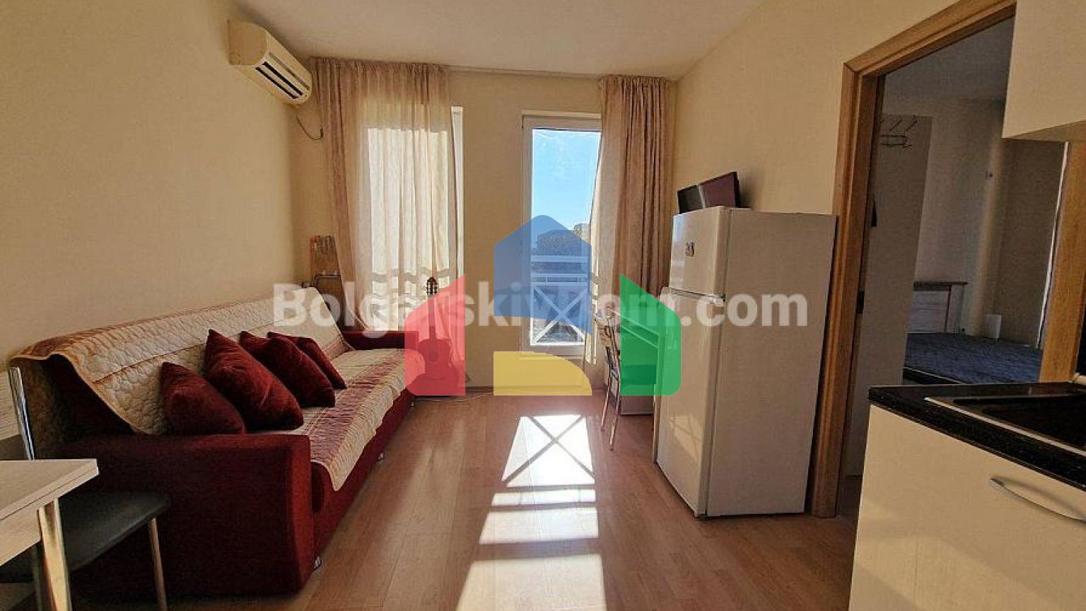 Двокімнатна квартира в Санні Дей 6