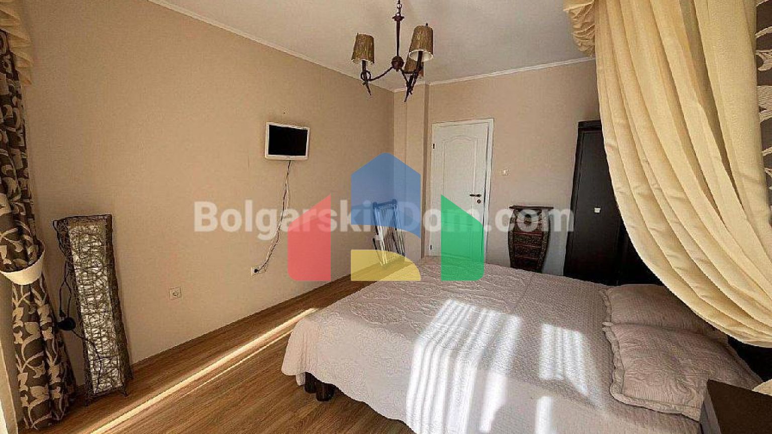 Трехкомнатная квартира в Изида Палас