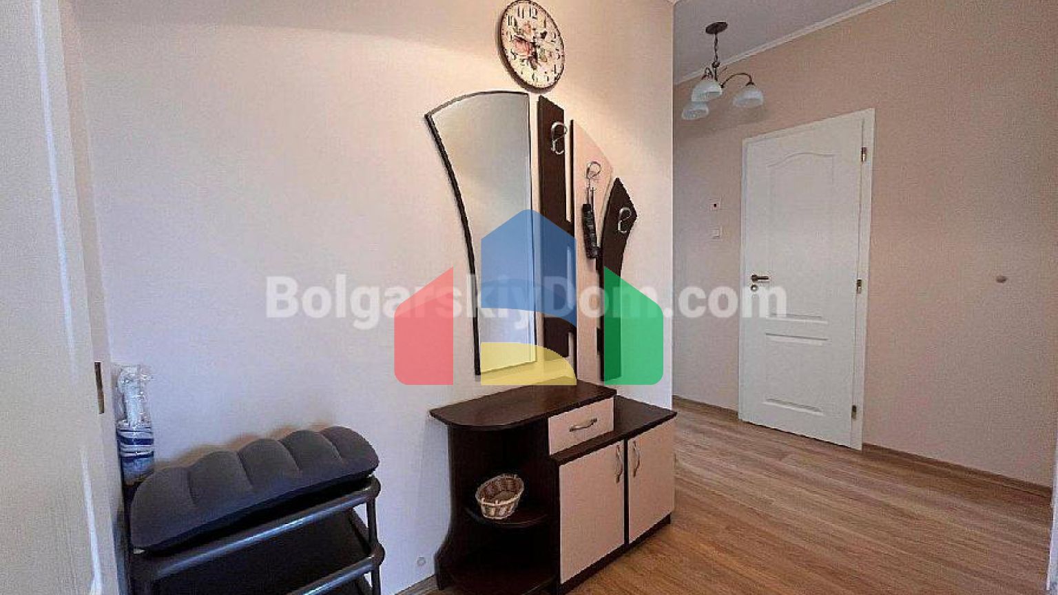 Трехкомнатная квартира в Изида Палас