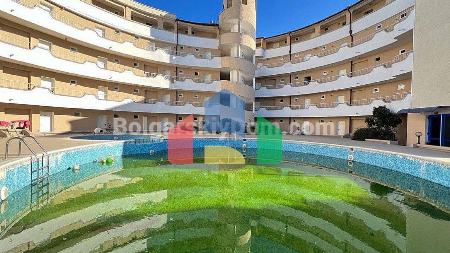 Двокімнатна квартира в Атос