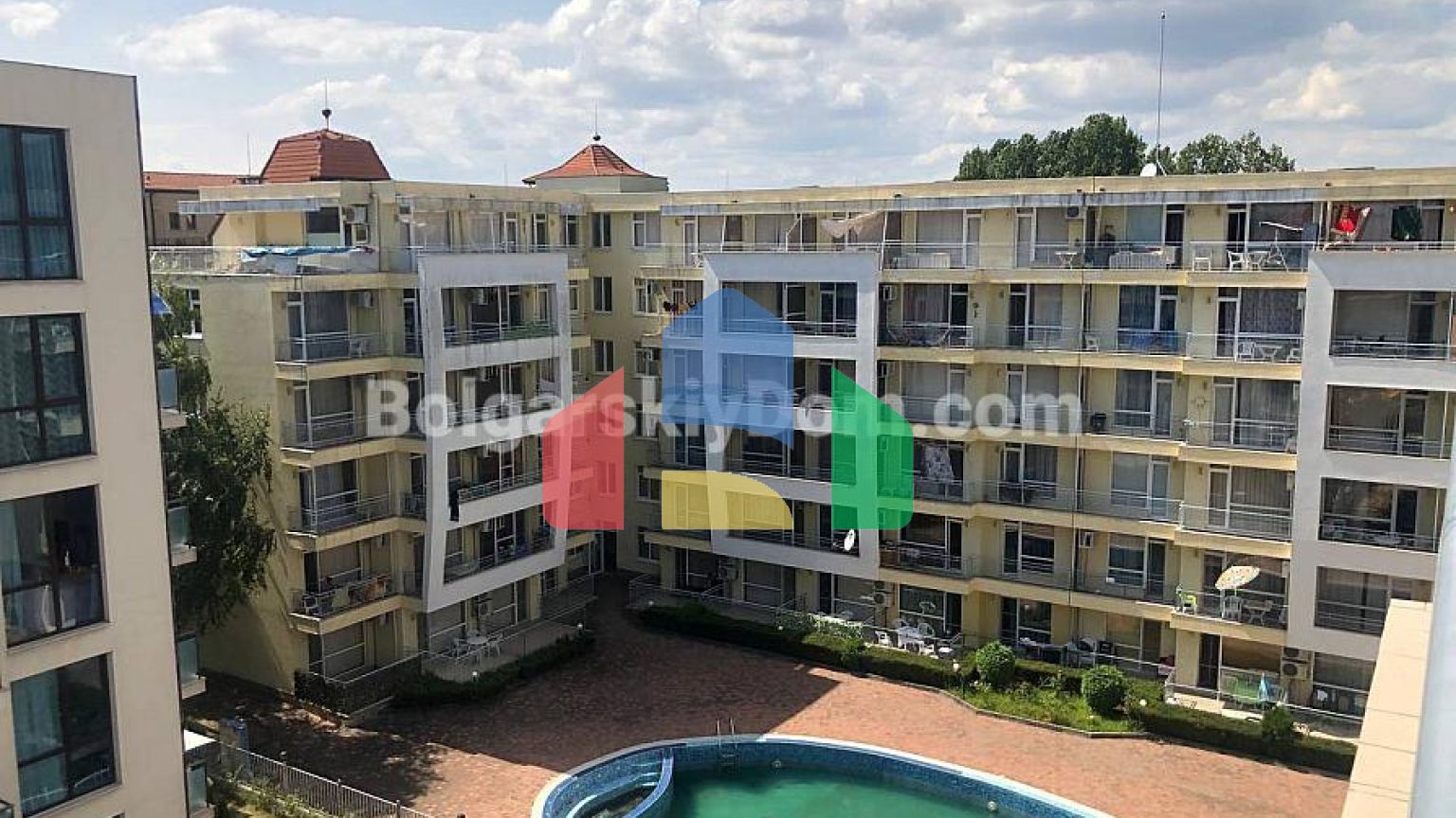 Трикімнатна квартира в піроп Сіті