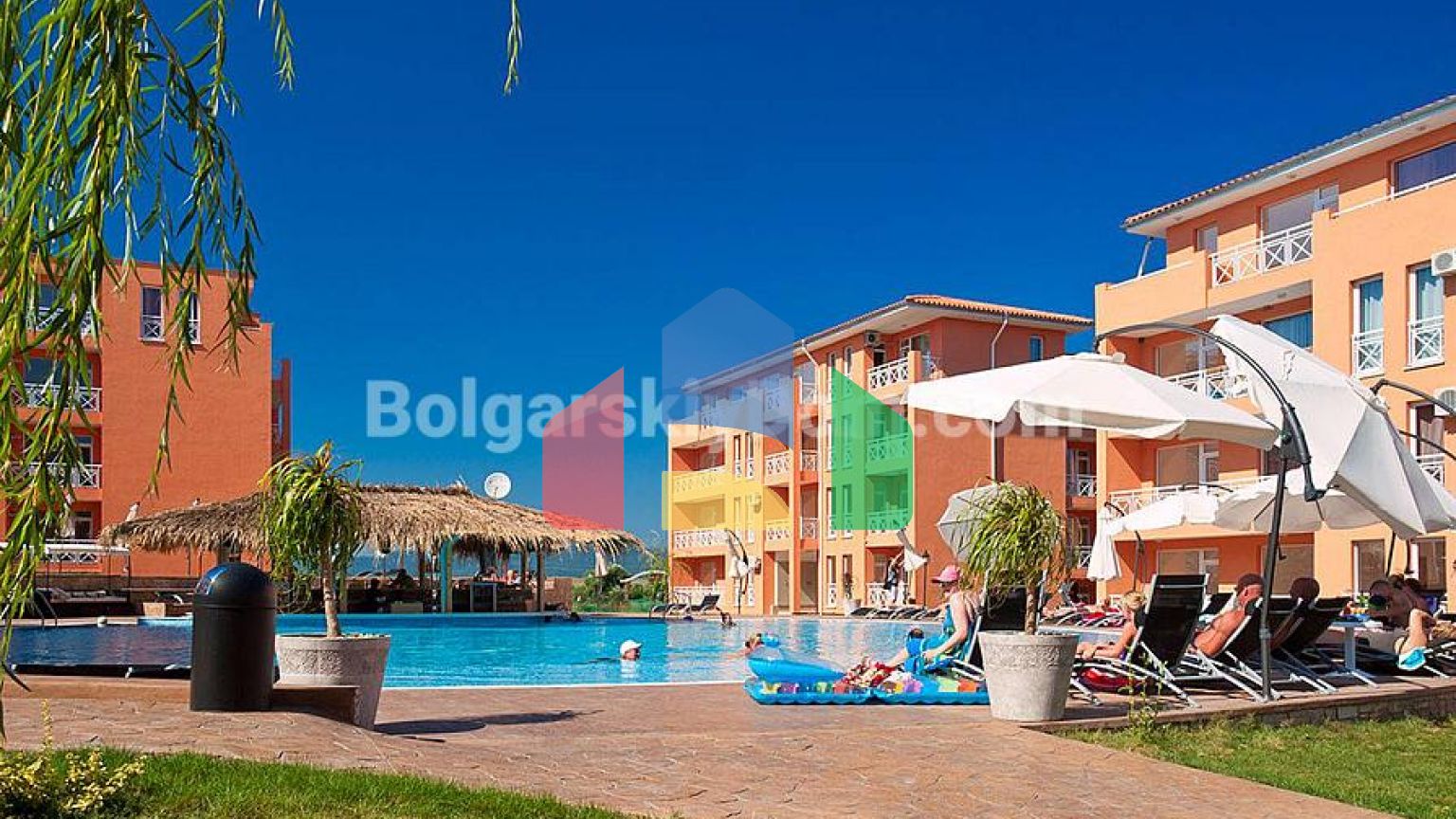 Двокімнатна квартира в Санні Дей 6