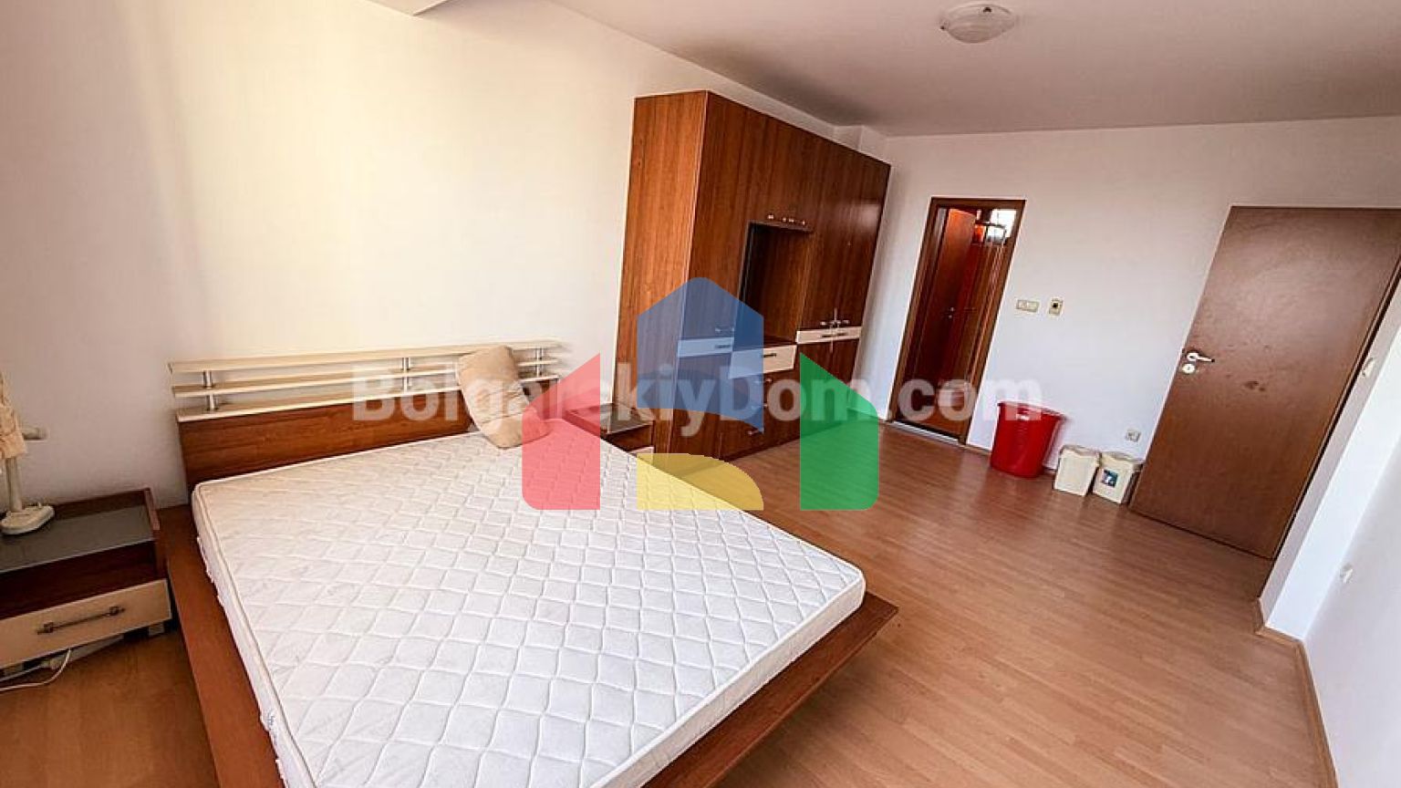 Трикімнатна квартира в Шато Дель Мар