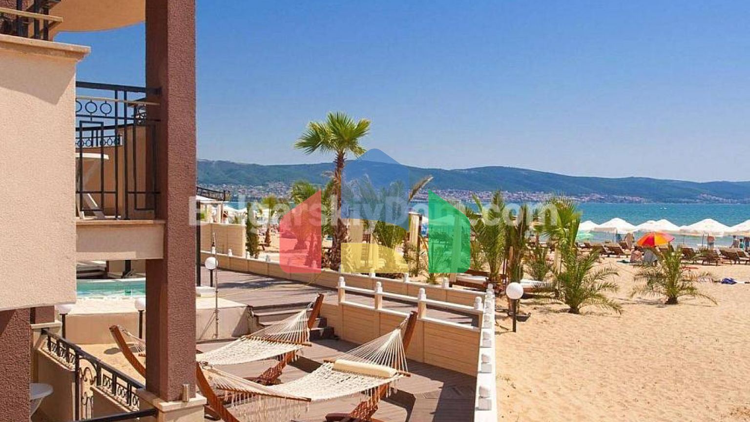 Трикімнатна квартира в Голден Реінбоу